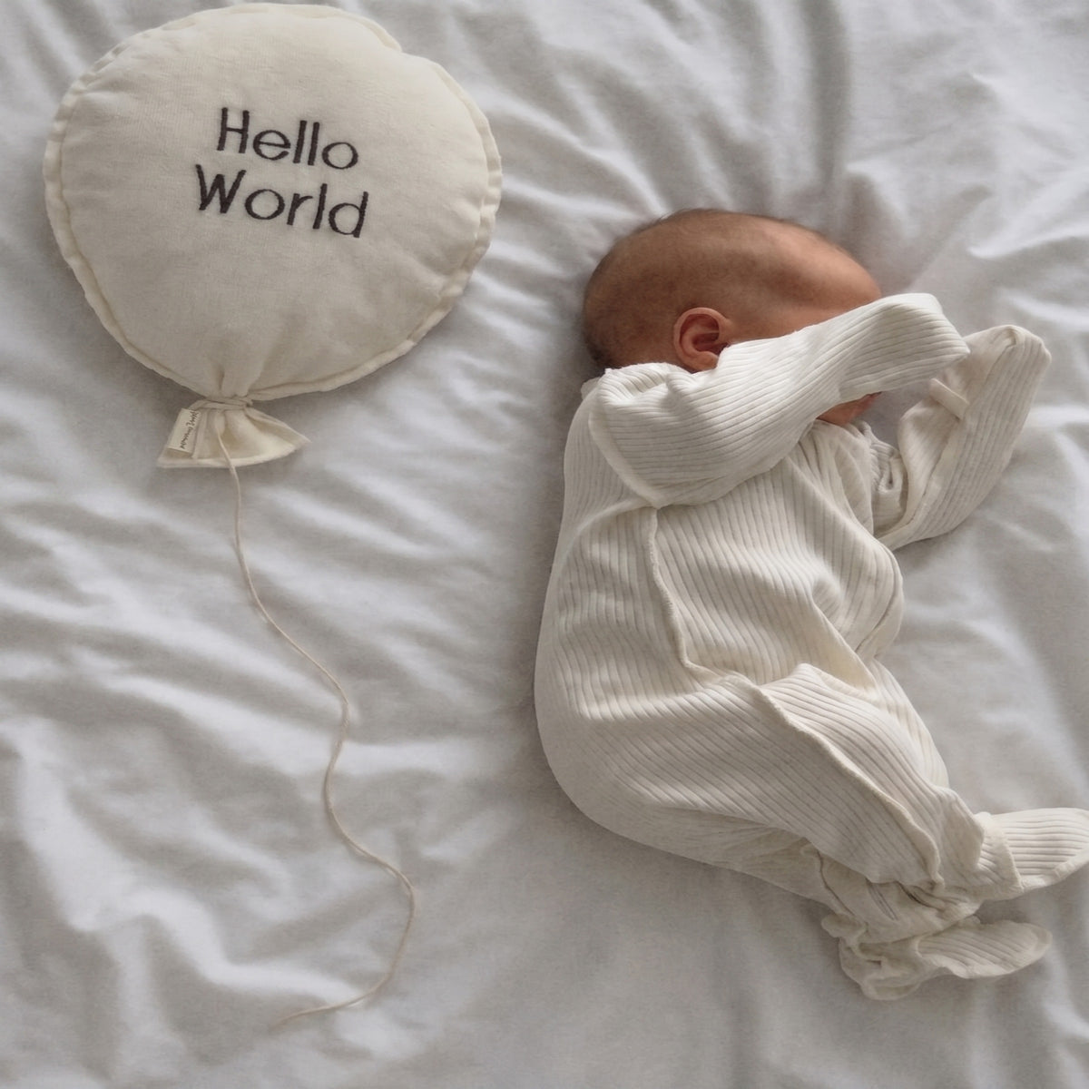 Hello World Balon Bebek & Çocuk Odası Duvar Süsü